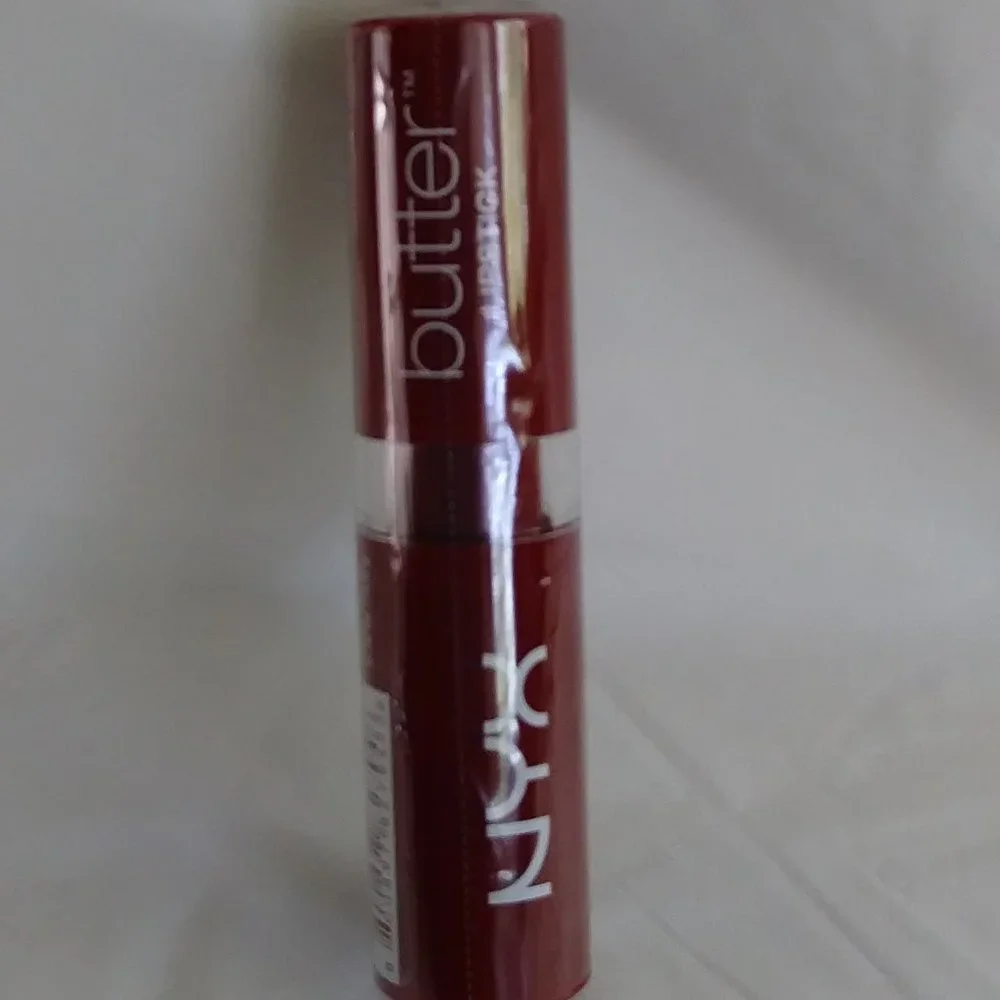 NYX LIPSTICK AFTERNOON HEAT Color Red.